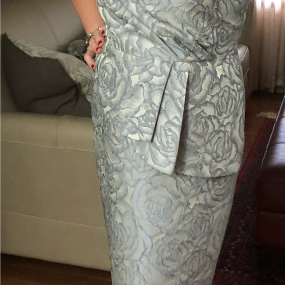 Carmen Marc Valvo One-Shoulder Dress in Gray and Cream Floral - Picture 9 of 9